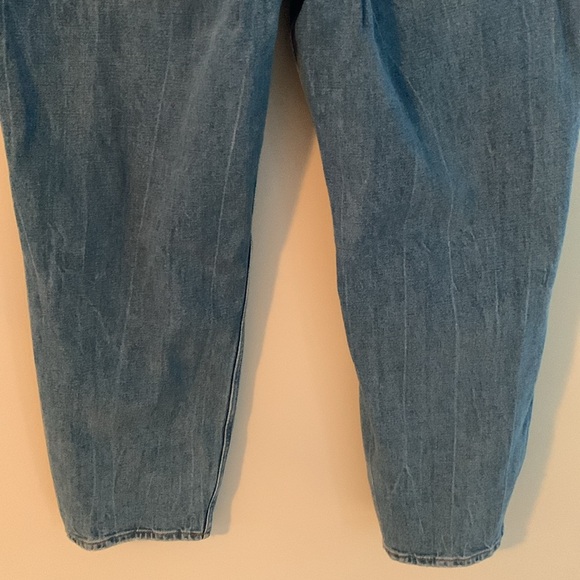 Abercrombie & Fitch The Mom High Rise Jeans - Picture 9 of 11